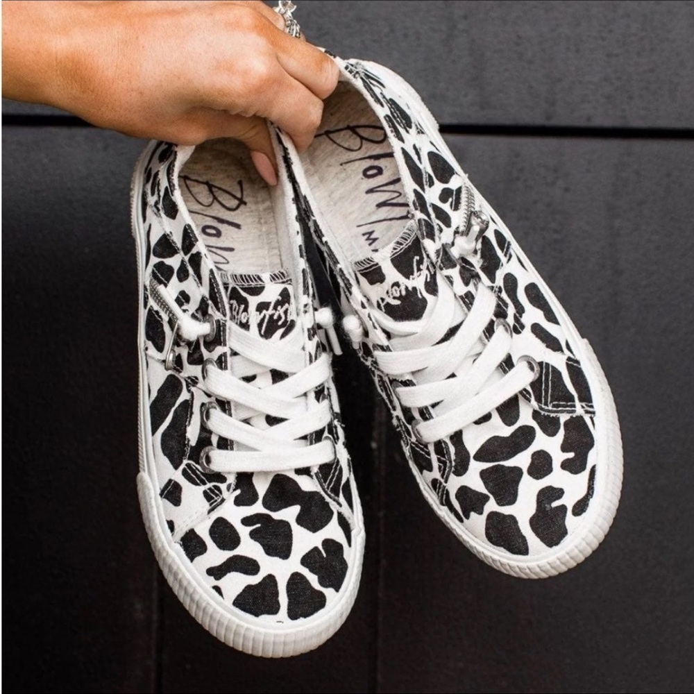 (NWT) Blowfish Malibu Off White Canvas Cow
Print Sneaker, Size: 8.5